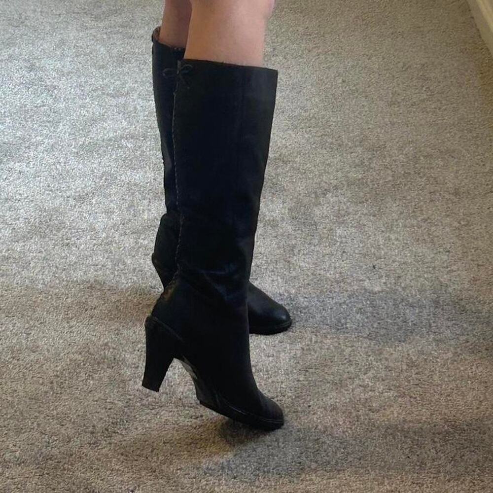 Black heeled lace up leather knee boots with rounded toe